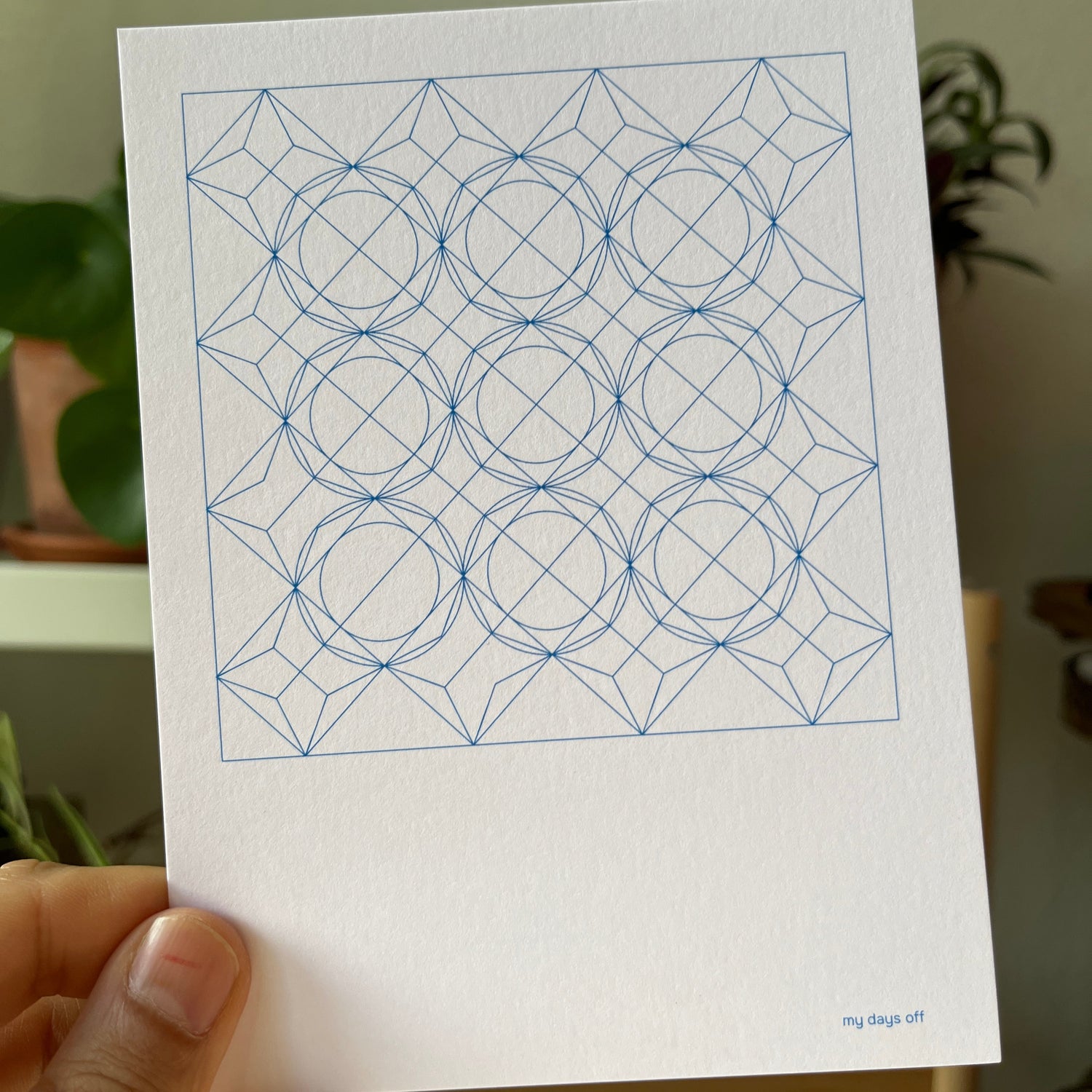 Ein präzises Raster aus Kreisen, Linien und Verbindungen – ruhig und strukturiert.